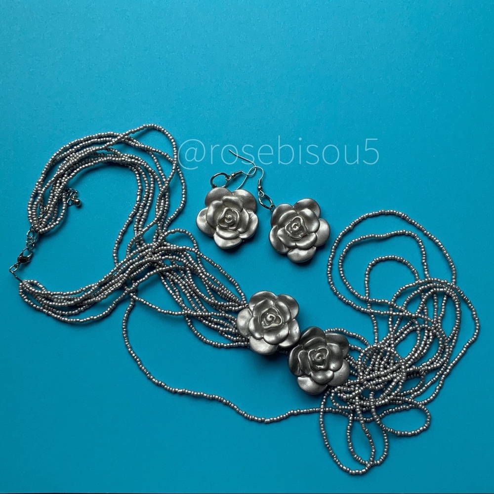 🦚🆕Glazed Flower Bead Necklace/Earring Set Silver